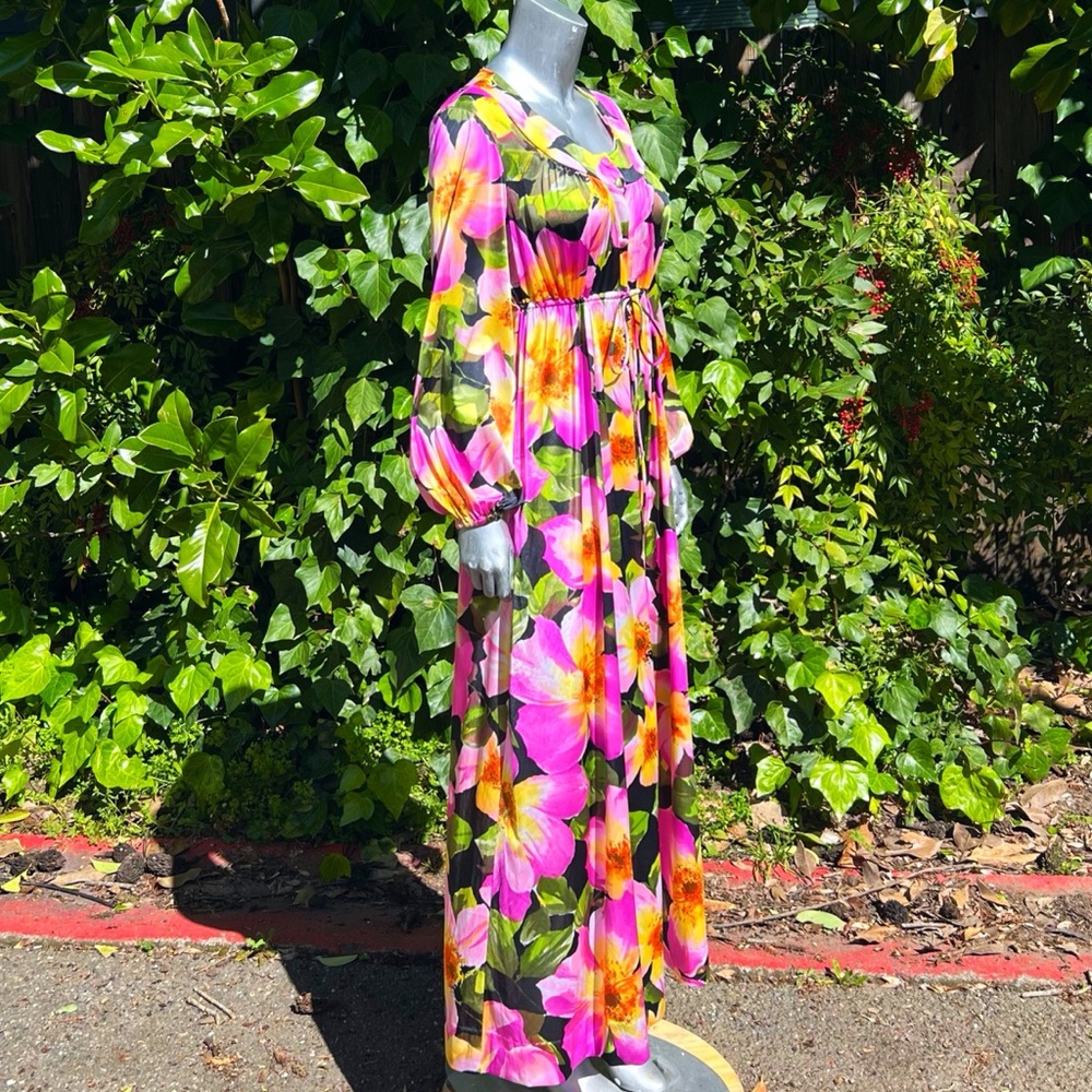 1970s Vanity Fair Elegant Floral Nightgown/Dress - Picture 3 of 7